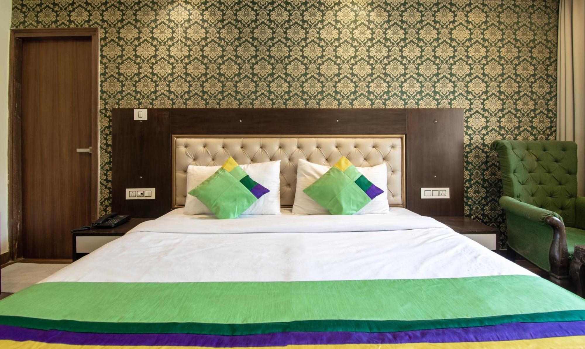 Ambika Residency, Near Hidimba Devi Temple Hotell Manāli Eksteriør bilde